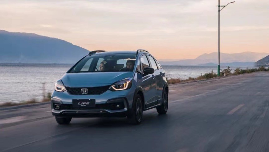 10萬級小型車之爭，東風本田LIFE和廣汽本田飛度誰更值得入手？