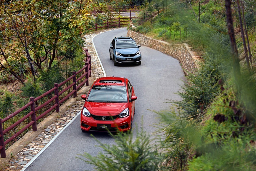 10萬級小型車之爭，東風本田LIFE和廣汽本田飛度誰更值得入手？