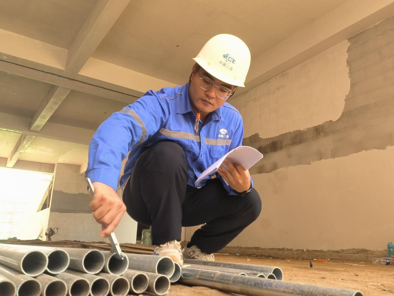 尉宏偉：將婚紗照拍在學校建成時