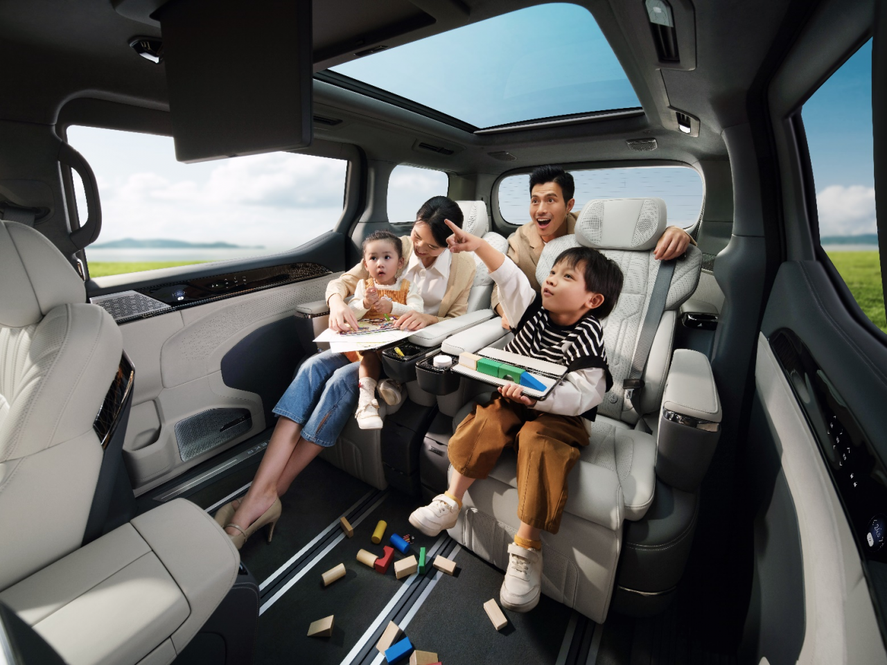 締造“空中大平層”！極氪009詮釋豪華MPV全場景智能， 將于11月1日正式上市！